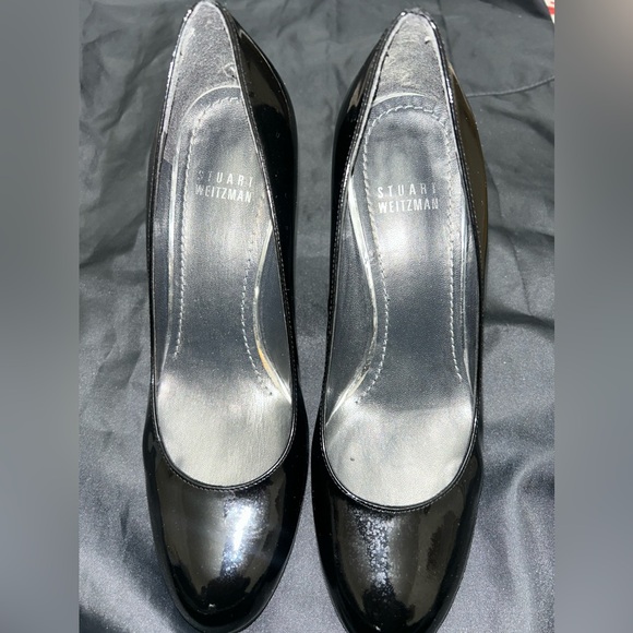Stuart Weitzman - Black Patent Leather Round Toe Pumps Sz 6 - Picture 2 of 6